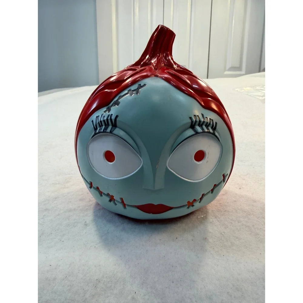 Disney Nightmare Before Christmas Jack & Sally Light-Up Pumpkin Decor Set READ